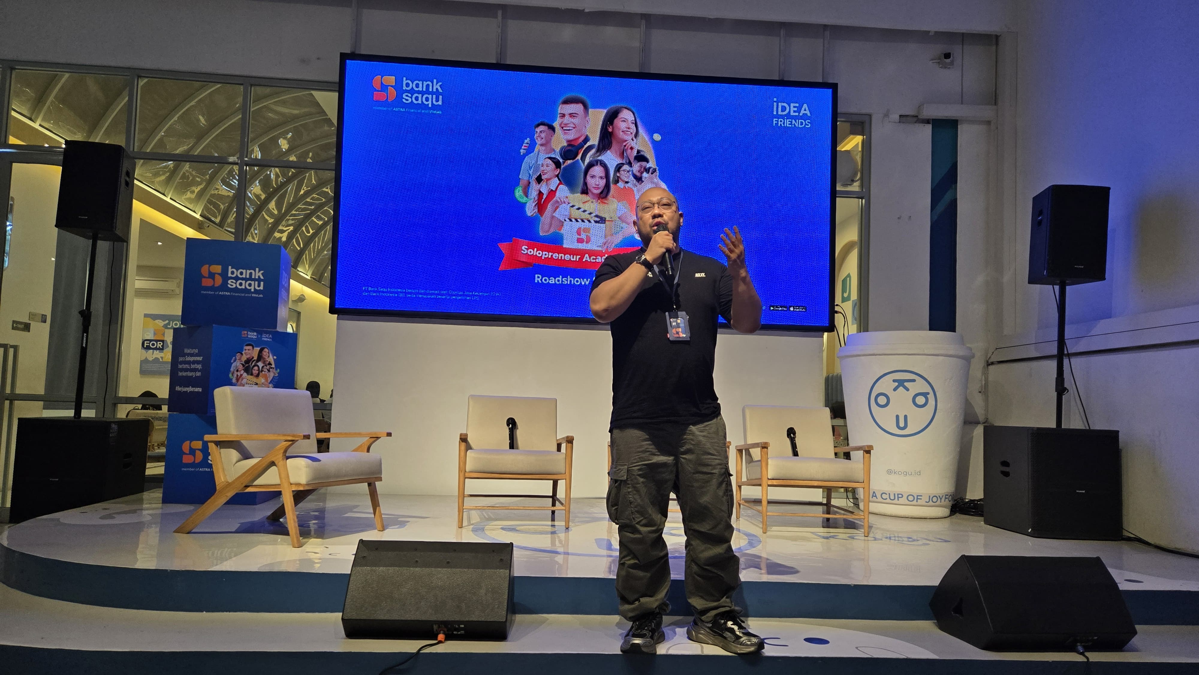 Aulion, seorang Content Creator (kedua kanan) tengah berbagi pengalaman dalam roadshow program pelatihan dan mentoring Solopreneur Academy 2025 di Surabaya, (3/6/2025).