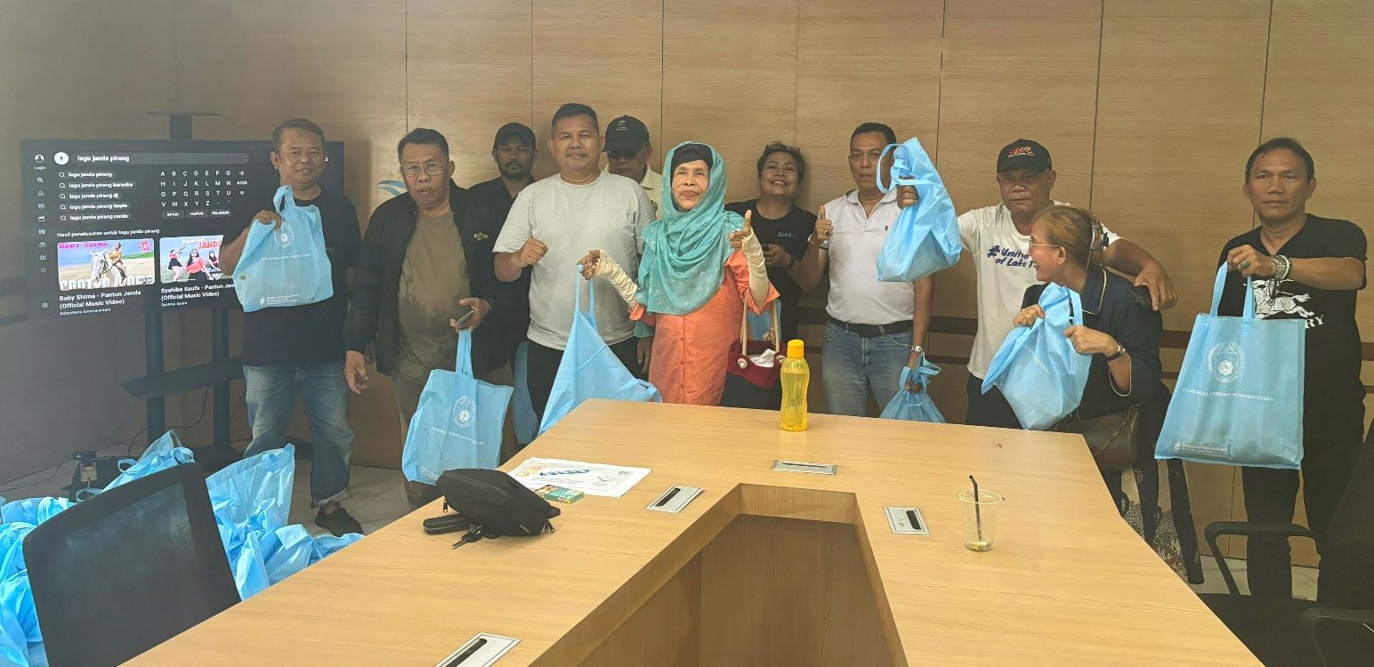 FWP membagikan daging kurban kepada anggotanya yang sehari-hari bertugas di lingkungan Pemprov Sumut, di press room kantor gubernur