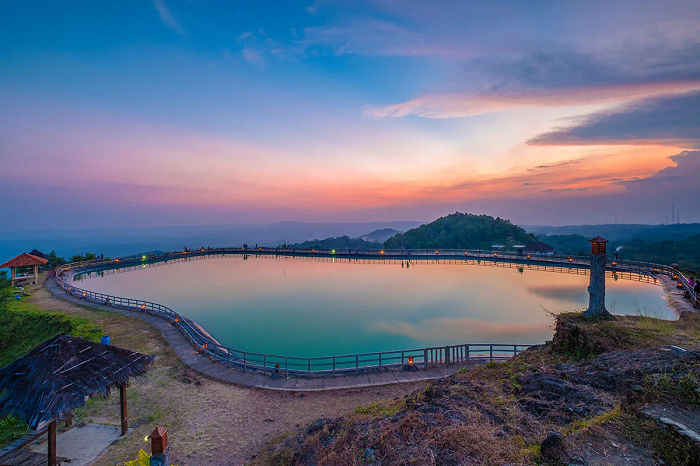 Embung Nglanggeran di Desa Wisata Nglanggeran.