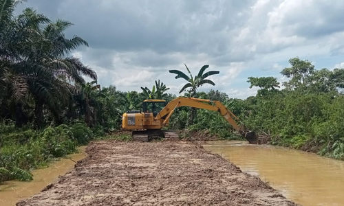Pembuatan Badan Jalan Kelurahan Riko.png