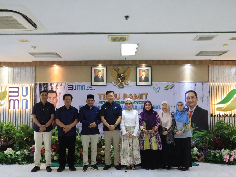 Region Head PTPN I Regional 7 Tuhu Bangun pada acara temu pamit SEVP Business Support PTPN I Regional 7 di Bandar Lampung, Selasa (10/6/2025). 
