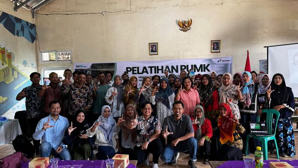 Pertamina Berikan Pelatihan Pengolahan Pakan untuk Peternak Sapi