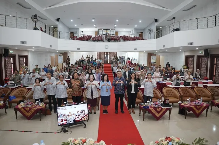 Mahasiswa Fapet UGM Ikut Magang Penyamakan Kulit di Eropa