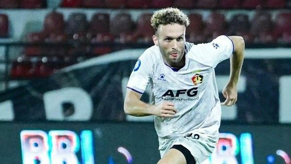 Ze Valente saat membela Persik Kediri. Dia termasuk pemain yang dilepas