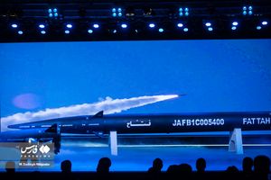 Unveiling_ceremony_of_Fattah_hypersonic_missile_(64).jpg