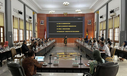 Sambutan Pembuka, Rosma Handayani, Direktur SDM & Umum PT KAI dalam Sesi Berbagi Inspiratif.jpg