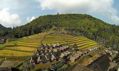 Kasepuhan Gelar Alam