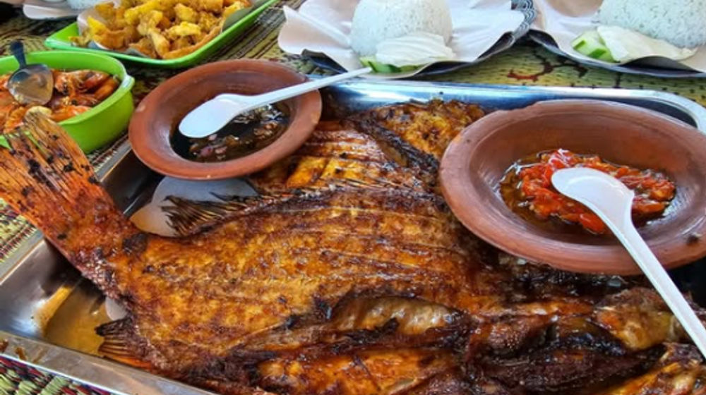 Seafood di Warung Makan Bu Prapti Pantau Watukarung Restoran.