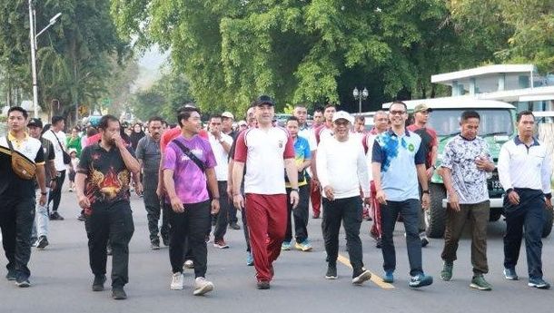 Jelang Hari Bhayangkara ke-78, Polres Ende Gelar Olahraga Bersama Forkopimda di Car Free Day