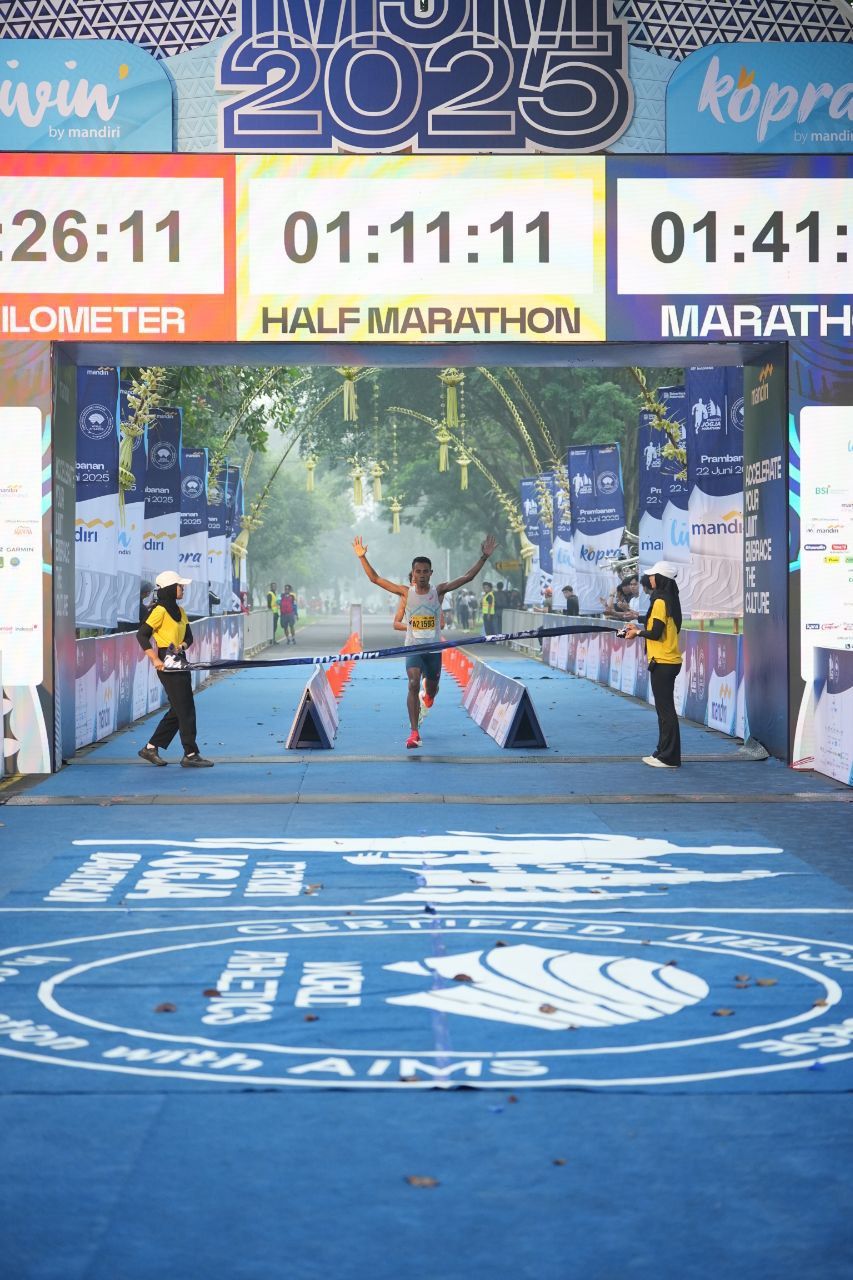 Cetak Rekor! Mandiri Jogja Marathon 2025 Capai Puncak, 9.200 Pelari dan NDX AKA Ramaikan Prambanan