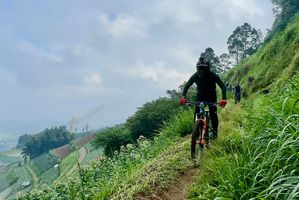 Beragam Kisah Petualangan Komunitas YTI di BikeRaft Dieng 2025