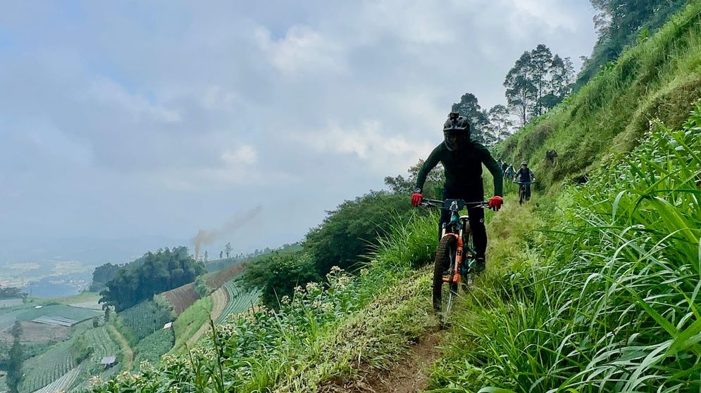 Beragam Kisah Petualangan Komunitas YTI di BikeRaft Dieng 2025