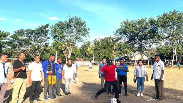 Buka Turnamen Sepak Bola 'Lape Cup II 2025', Bupati Simplisius: 'Ini Ajang Sportivitas dan Solidaritas Pemuda Nagekeo'