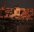 Pemandangan umum dari bukit Gianicolo saat matahari terbenam di Roma, Italia, 6 Februari 2025. 