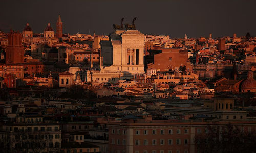 Pemandangan umum dari bukit Gianicolo saat matahari terbenam di Roma, Italia, 6 Februari 2025. 
