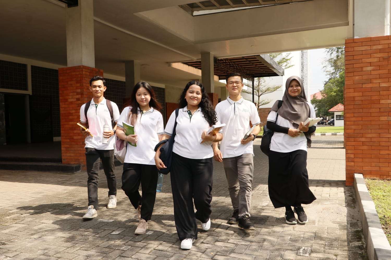 Beasiswa ini diberikan kepada mahasiswa semester pertama di 10 perguruan tinggi yang menjadi mitra program TELADAN