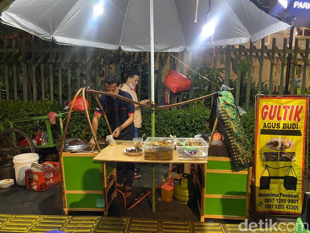 gultik-pak-agus-budi-gultik-murah-legendaris-di-pengkolan-blok-m-plaza-7.jpeg