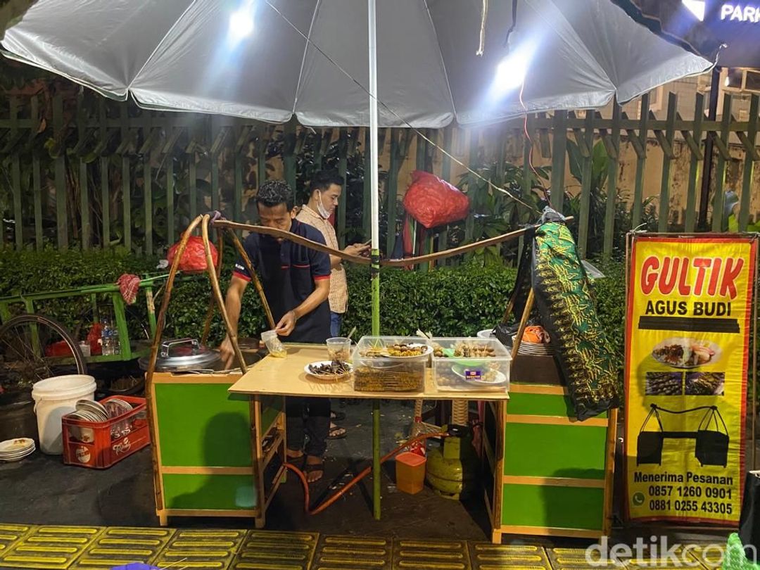 gultik-pak-agus-budi-gultik-murah-legendaris-di-pengkolan-blok-m-plaza-7.jpeg