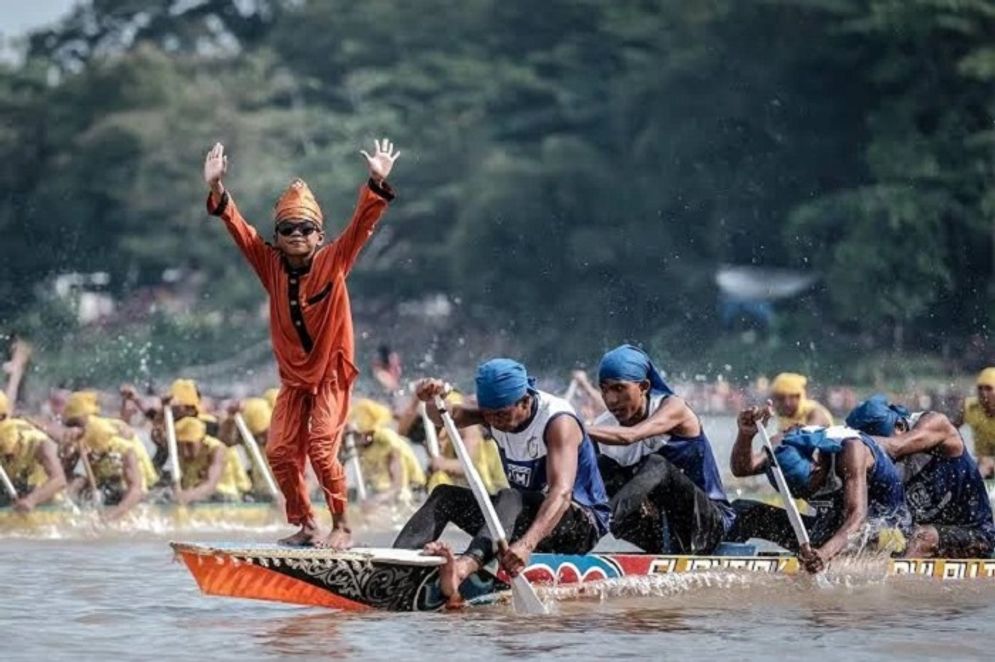 Pacu Jalur yang lagi viral.