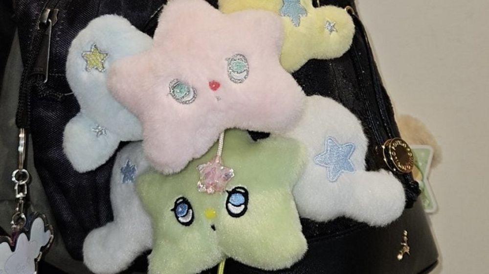 Keyring Album “Wichu” milik NCT Wish.