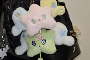 Keyring Album “Wichu” milik NCT Wish.