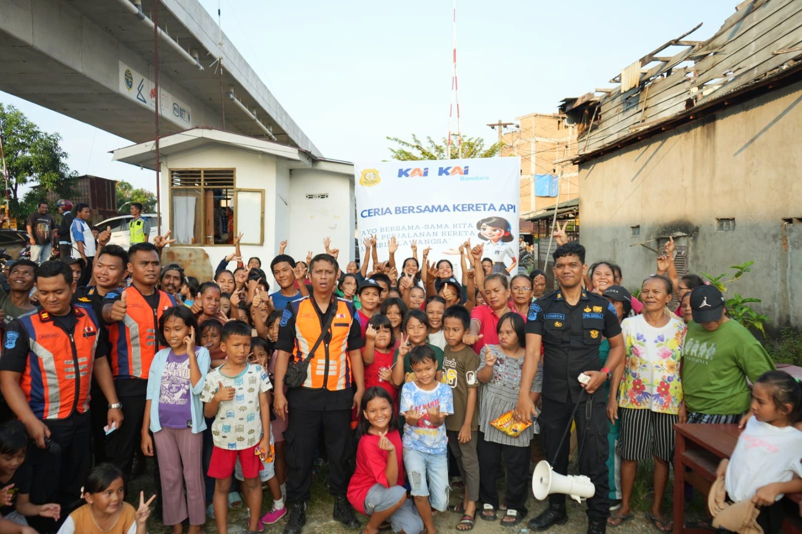KAI Sumut sosialisasi bahaya melempar kereta api di JPL Nomor 4, Jalan Sekip, Kota Medan