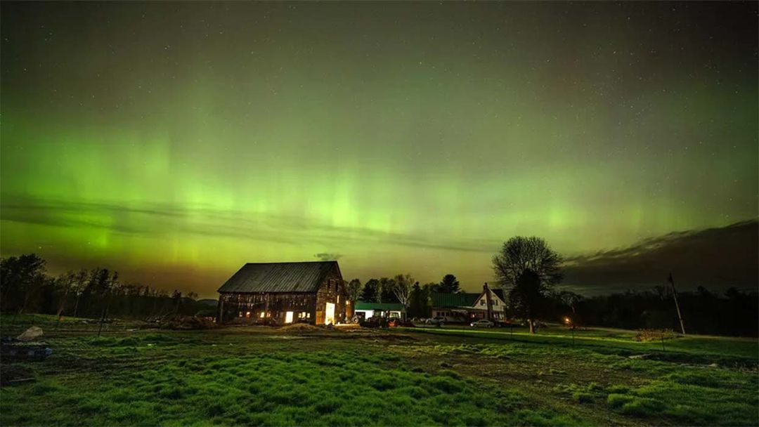 badai matahari aurora.jpg