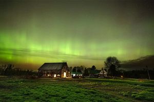 badai matahari aurora.jpg