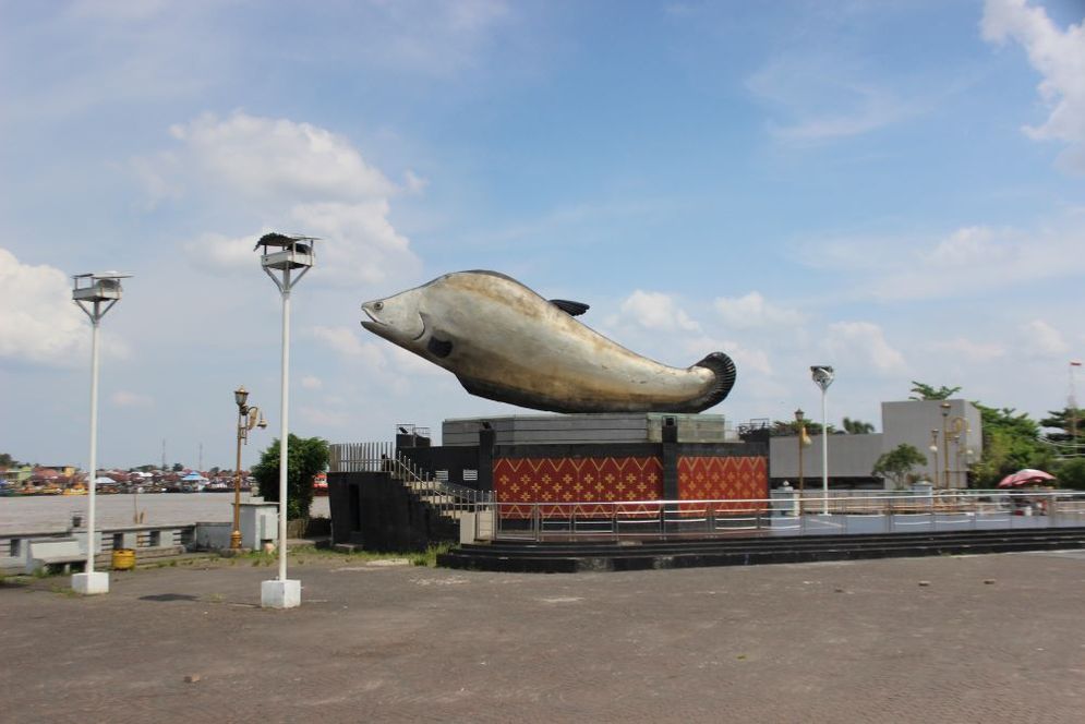Tugu Belida salah satu ikon di Kota Palembang
