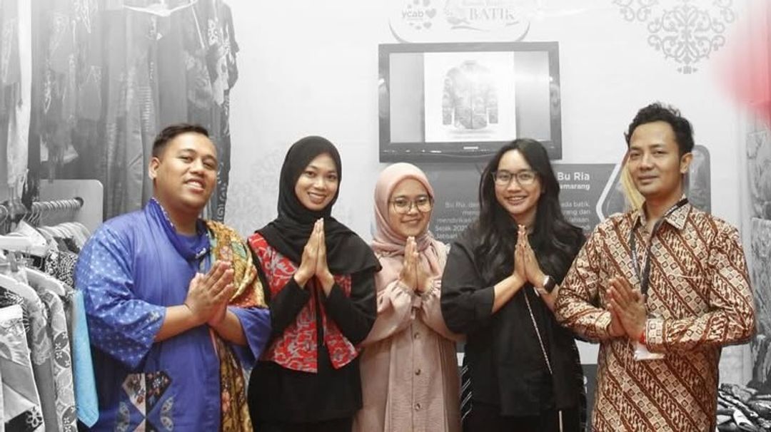 Dari Pekalongan ke Kerajaan Thailand ❤️Rizal, alumni Rumah Belajar Batik YCAB Foundation membukt.jpg