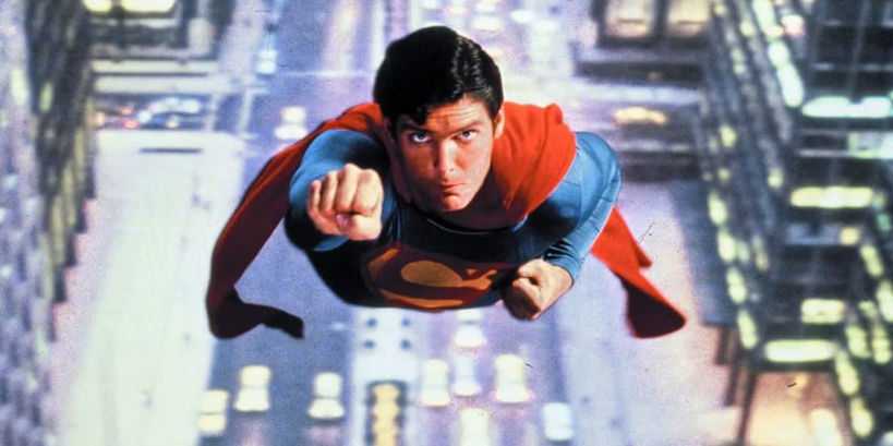 Ilustrasi Superman terbang.