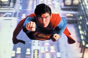 Ilustrasi Superman terbang.