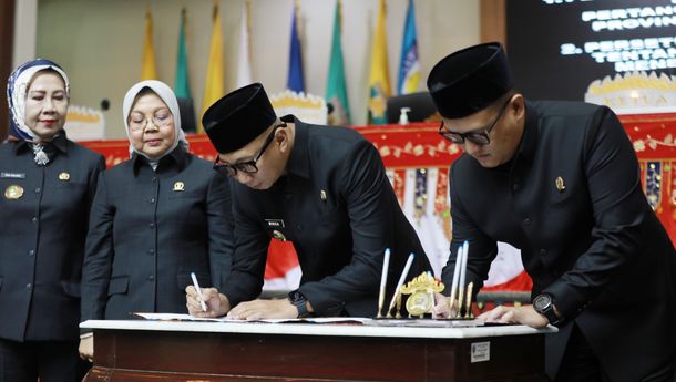 Raperda APBD 2024 dan RPJMD 2025–2029 Disepakati, Gubernur Ajak Semua Elemen Bangun Lampung