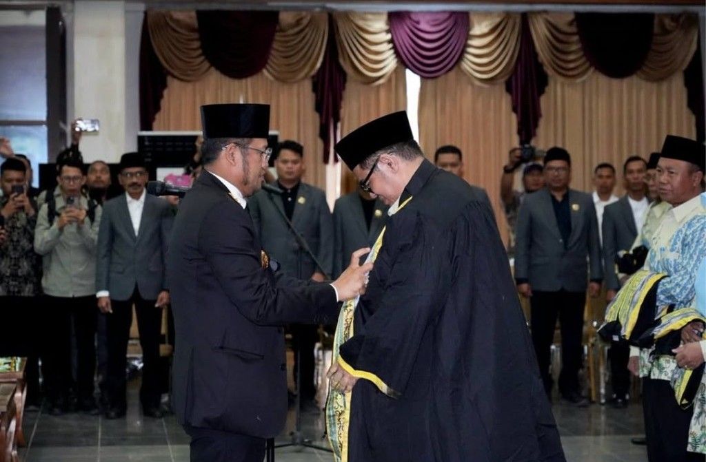 Gubernur Kaltim Rudy Mas'ud melantik 136 Dewan Hakim dan Panitera yang baru saja resmi dilantik untuk Musabaqah Tilawatil Qur’an (MTQ) ke-45 Tingkat Provinsi Kalimantan Timur tahun 2025. (Adpimrpov/Hudais TP)
