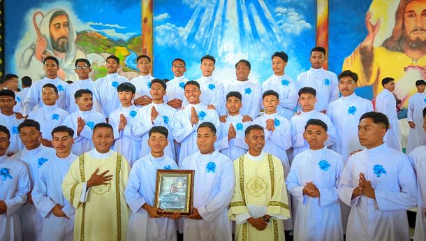 89 Frater TOR Ritapiret Terima Jubah di Paroki Nangaroro