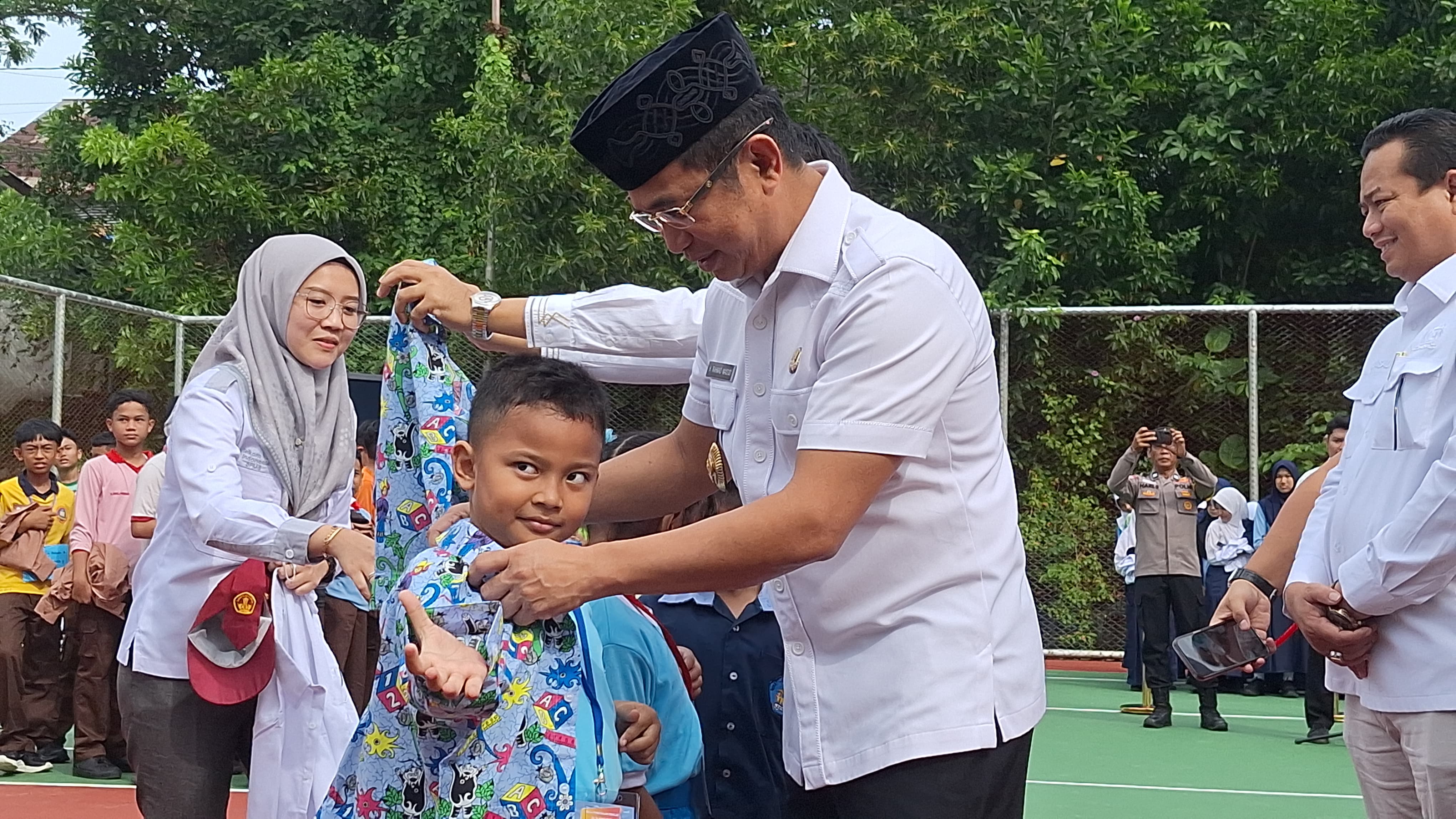 SMPN 27 Dipilih Jadi Lokasi Simbolis Seragam Gratis, Ini Alasannya