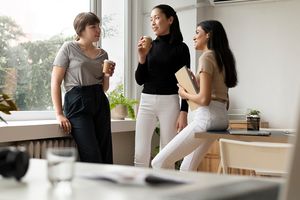 Ilustrasi Gen Z di tempat kerja.