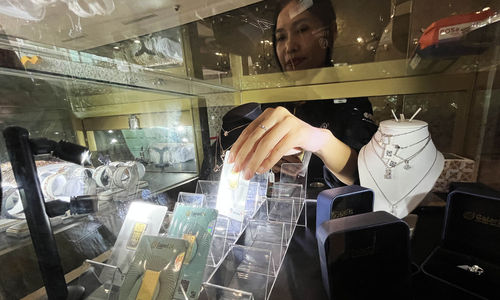 Perdaganagn Emas Logam Mulia - Panji 5.jpg