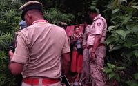 Seorang perempuan asal Rusia yang ditemukan tinggal di sebuah gua bersama dua putrinya di negara bagian Karnataka, India.