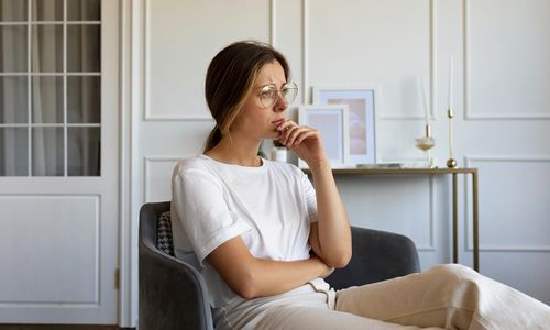 Ilustrasi orang bengong.