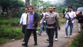 Gubernur NTT Dikawal Bersenjata Saat Kunjungi Poco Leok, Simbol Apakah Ini?