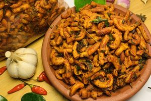 [Gambar 2] Sukses Berkarya Sebelum 30_Anak Muda Asal Sidoarjo Kembangkan Bisnis UMKM Camilan Lokal, Makaroni SOS bersama Shopee (1).jpg