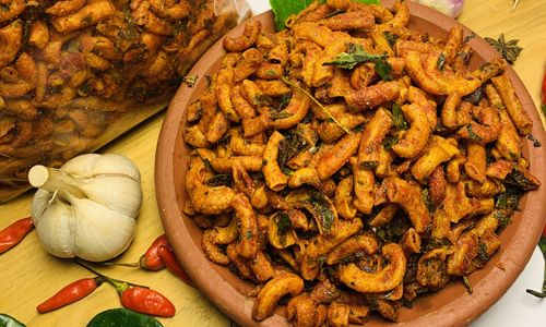 [Gambar 2] Sukses Berkarya Sebelum 30_Anak Muda Asal Sidoarjo Kembangkan Bisnis UMKM Camilan Lokal, Makaroni SOS bersama Shopee (1).jpg