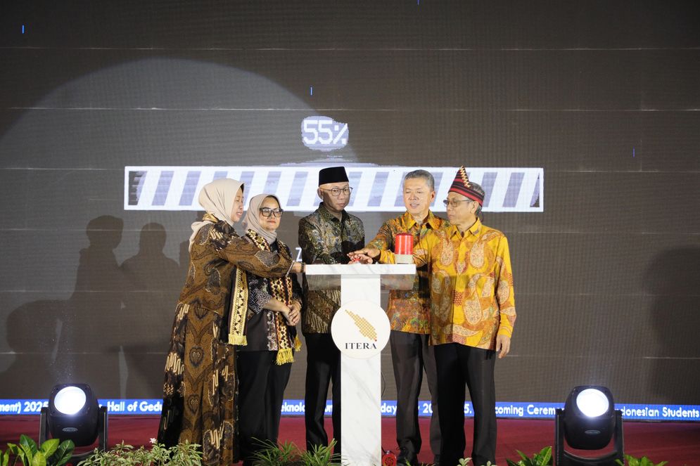 Acara penyambutan mahasiswa peserta Kuliah Kerja Nyata (KKN) International Student Community Engagement (ISCE) 2025 di Aula Gedung Kuliah Umum 2 Institut Teknologi Sumatera (Itera), Lampung Selatan, Minggu (20/7/2025) malam.