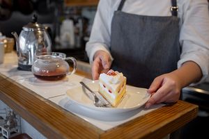 Ilustrasi orang bisnis kuliner.