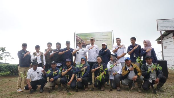 PTPN I Regional 7 Kebun Pagar Alam Tanam 4.000 Bibit Pohon