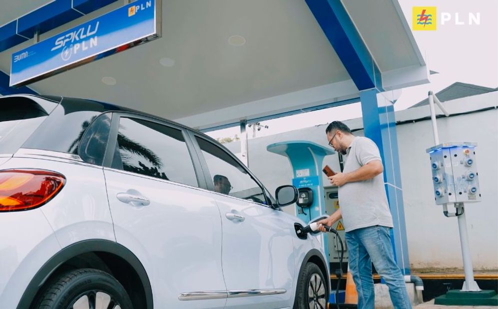 Sebaran SPKLU PLN sebagai pendukung ekosistem infrastruktur kendaraan ramah lingkungan yang mencapai 60 unit pada 38 titik turut berperan terhadap penyerapan tenaga listrik di Lampung.