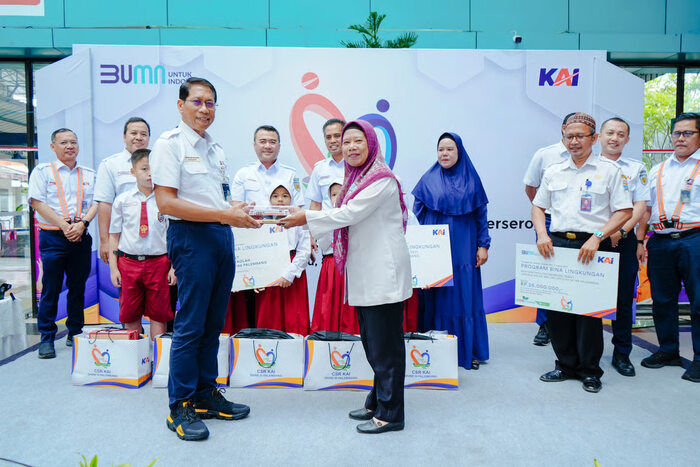 KAI Divre III Palembang Salurkan program TJSL