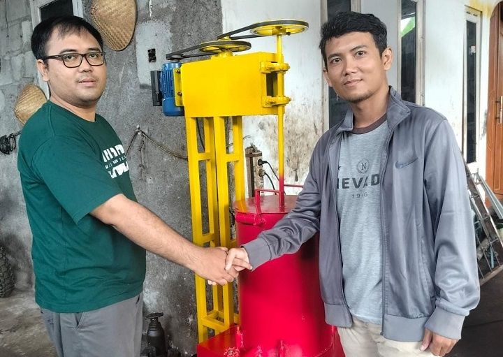 Mesin Peleleh Sampah Plastik Karya UMY, Cetak Sampah Jadi Paving Block