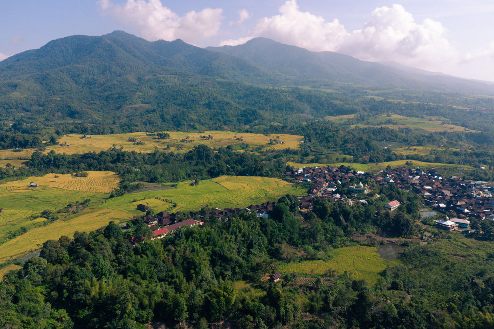 Ladnskap sawah dan pemukiman masyarakat Semende yang menjadi wilayah adat mereka. Foto Drone. Doc Ghompok Kolektif (1).jpg